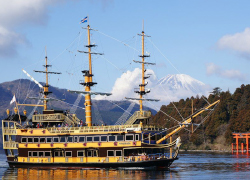 >Hakone Pirate Ship