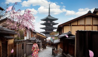 Lạc lối trên phố cổ Gion ở Kyoto mùa hoa anh đào