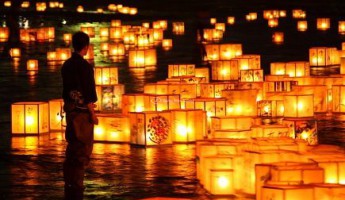 Lễ hội thả đèn hoa đăng ở Asakusa