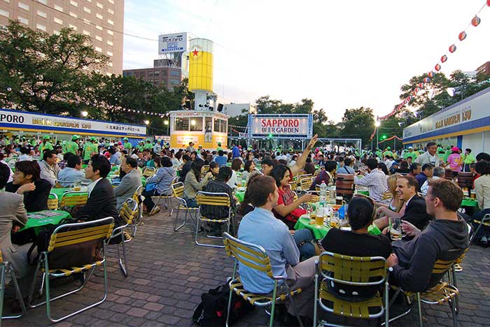 Lễ hội Beer garden vào mùa hạ