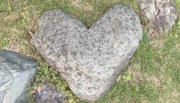 Hòn đá tình yêu