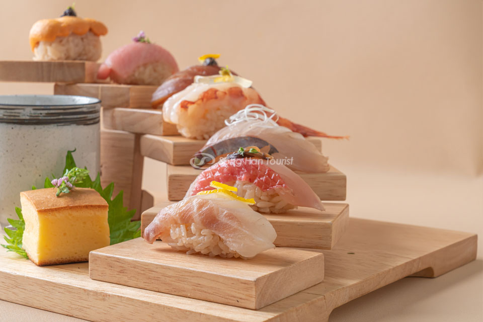 Thực đơn omakase thường sẽ là nigiri sushi và sashimi 