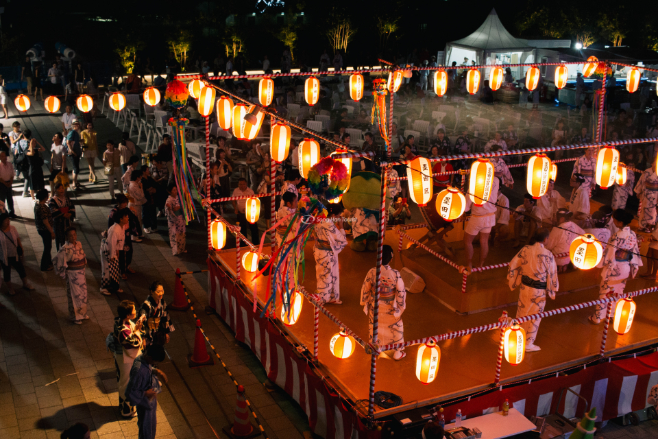 Lễ hội Obon là một trong những lễ hội mùa hè hấp dẫn khi du lịch Nhật Bản