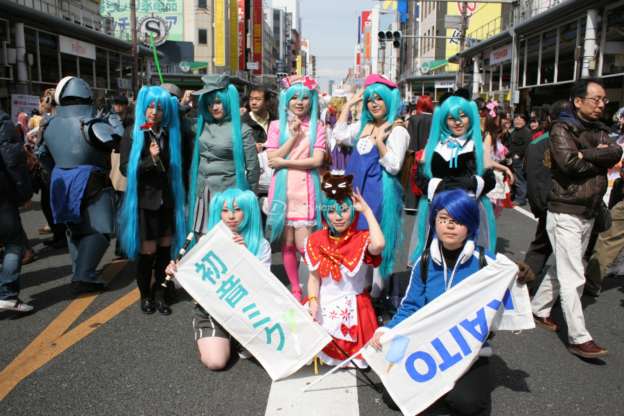 Các nhóm Cosplayer hóa trang đặc sắc trên phố Akihabara