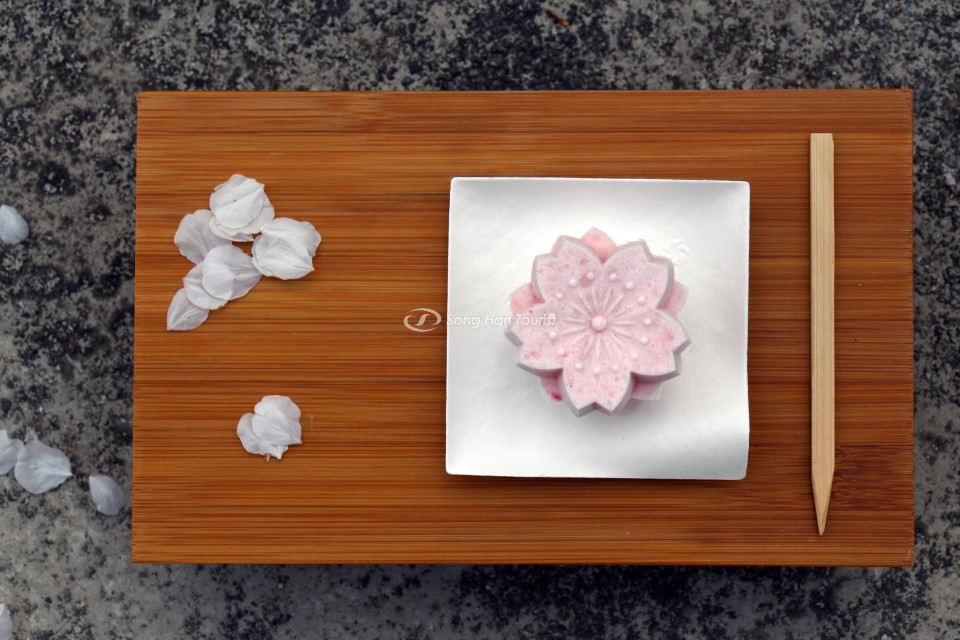 Cherry Higashi là món tráng miệng nhất định phải thử khi đến Nhật Bản mùa hoa anh đào