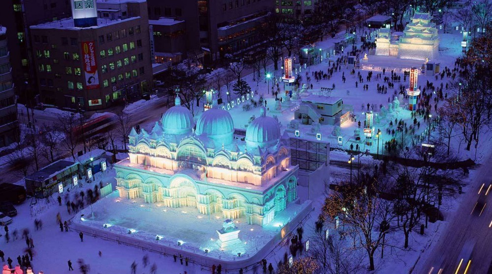Lễ hội tuyết Sapporo lung linh về đêm