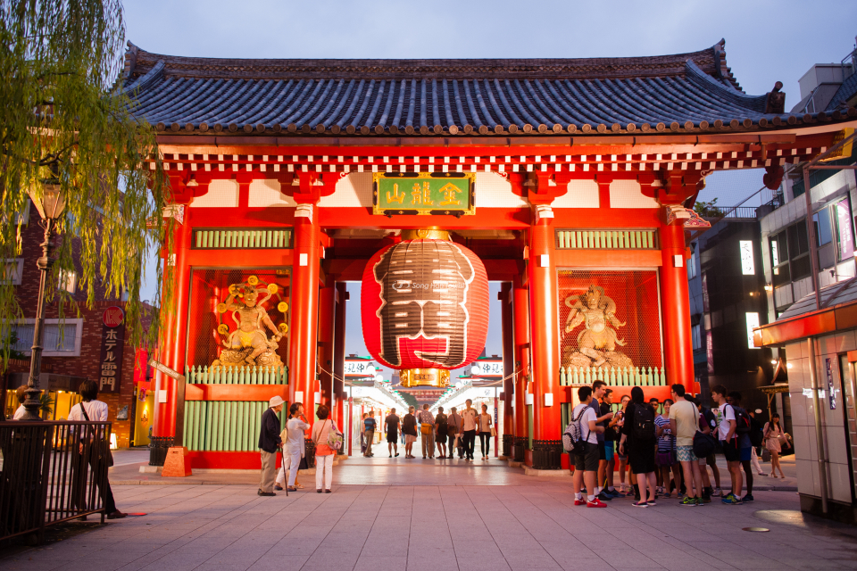 Đền Senso-ji cổ kính, linh thiêng bậc nhất Tokyo.