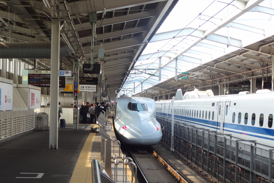  Sử dụng tàu điện để di chuyển từ Osaka đến Hiroshima
