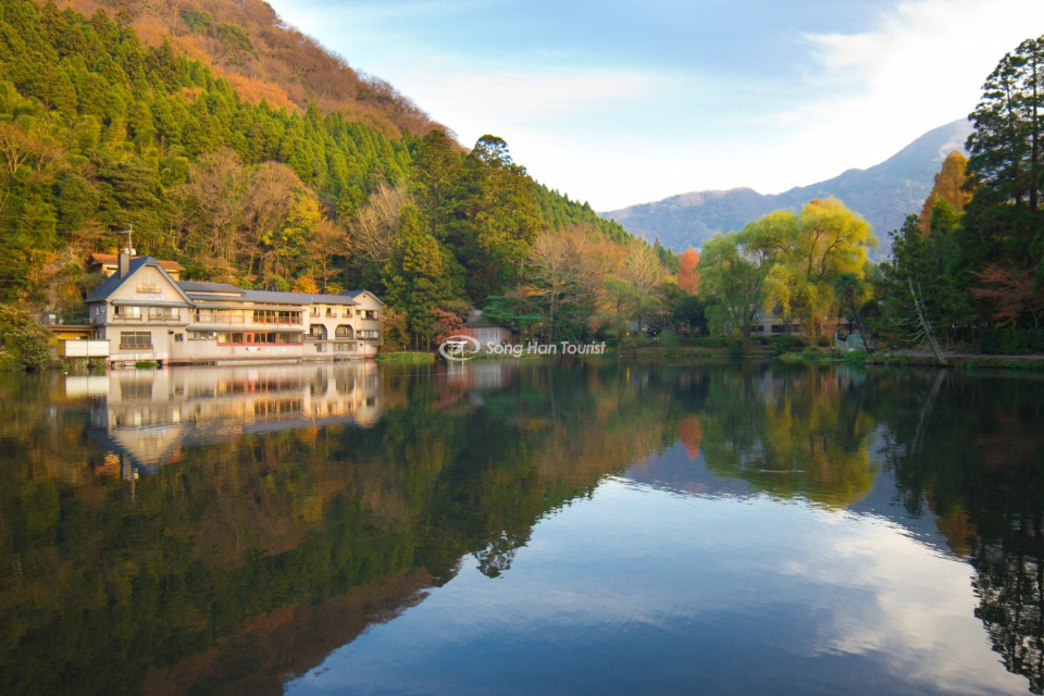 Khung cảnh nên thơ, thanh bình của thị trấn Yufuin (Oita) vào mùa thu
