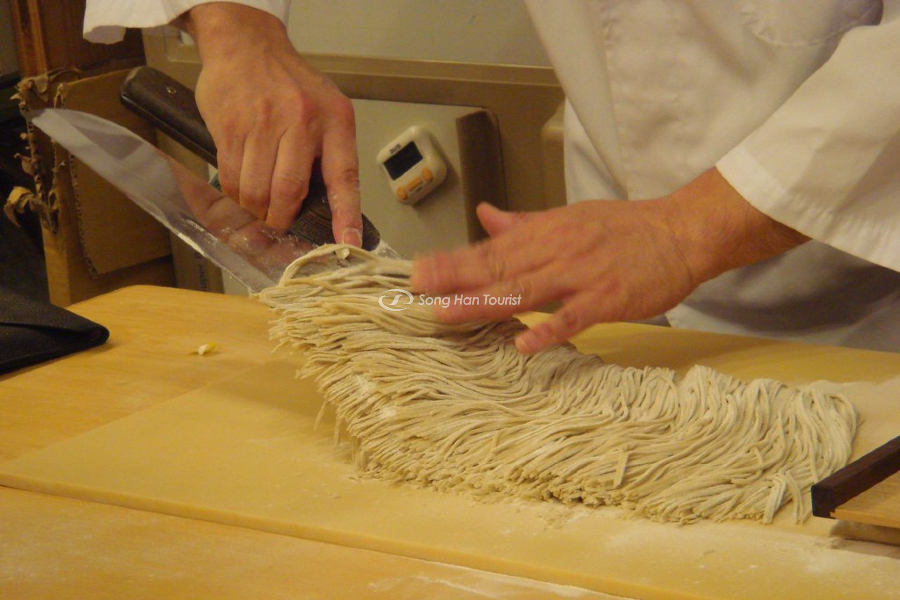 Cách sử dụng dao quyết định vẻ đẹp của sợi mì