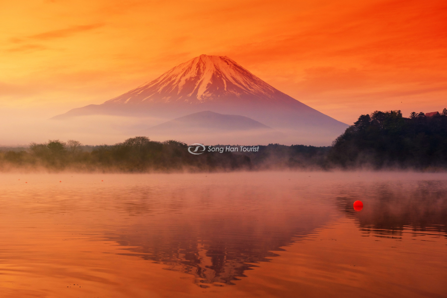Cảnh tượng hoàng hôn tuyệt diệu của núi Fuji 