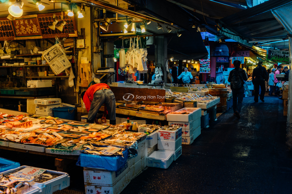 Chợ buôn cá và hải sản thuộc hàng đầu thế giới. 