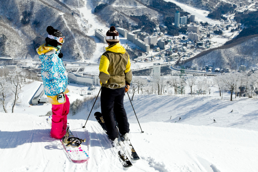 Có nhiều lớp dạy trượt tuyết tại khu nghỉ dưỡng