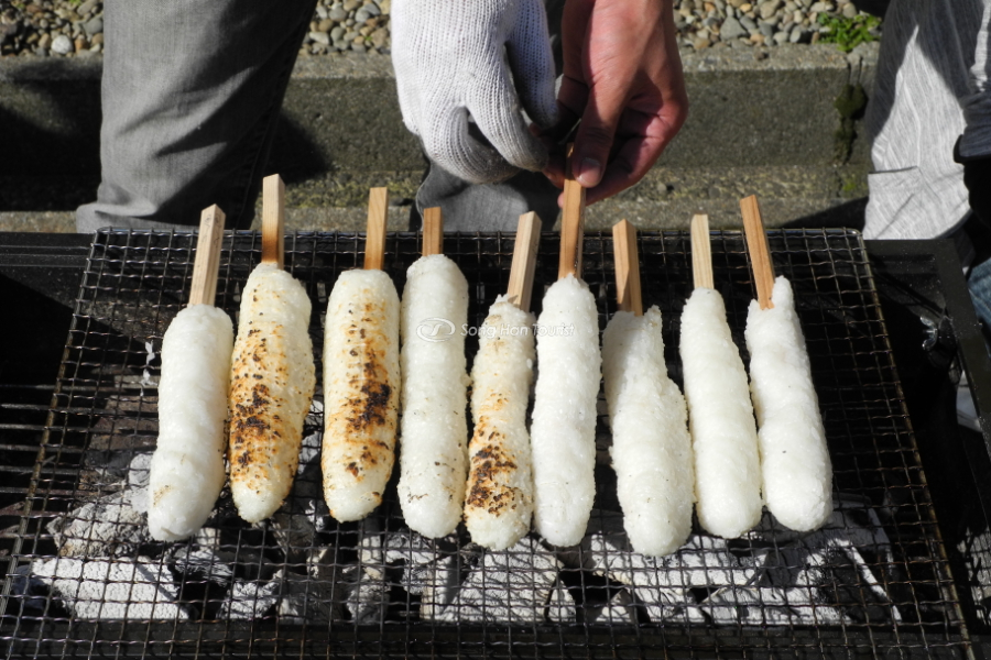 Cơm nướng Nhật Bản Kiritanpo làm từ gạo vùng Akita