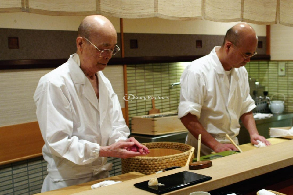 Đầu bếp sushi nổi tiếng Nhật Bản từng chiêu đãi Cựu tổng thống Mỹ Obama