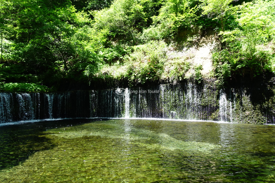Địa điểm du lịch Nhật Bản mùa hè với thác nước hùng vĩ 