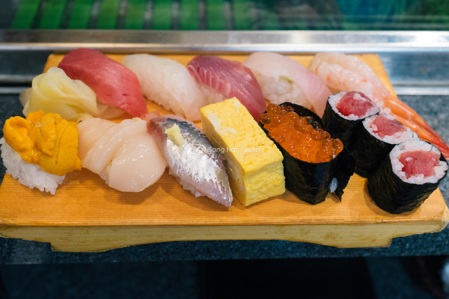  Đĩa Sushi được mua tại chợ cá Tsukiji 