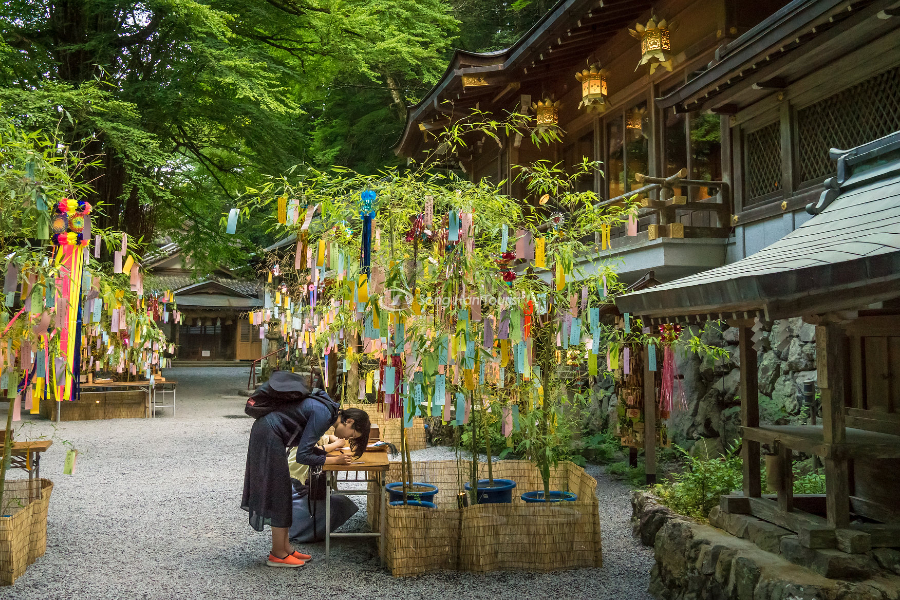Du khách tham gia hoạt động tại đền chùa vào lễ Tanabata 