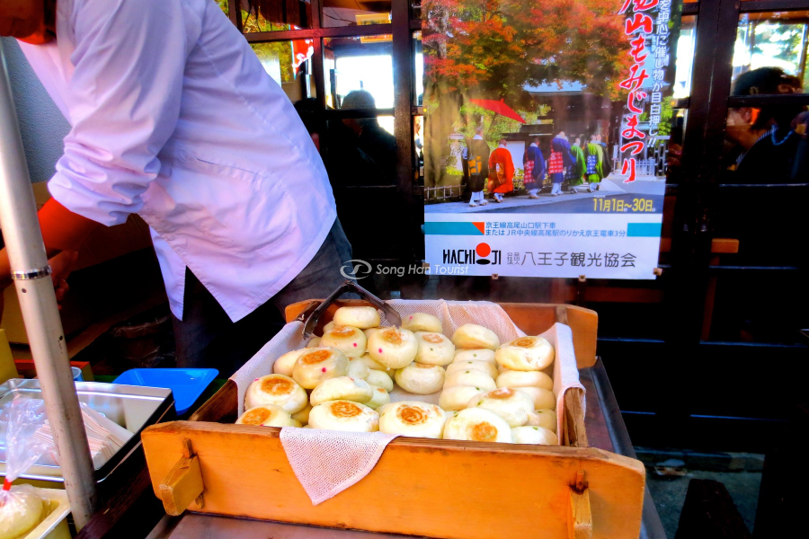  Du lịch Nhật thưởng thức món bánh độc đáo 