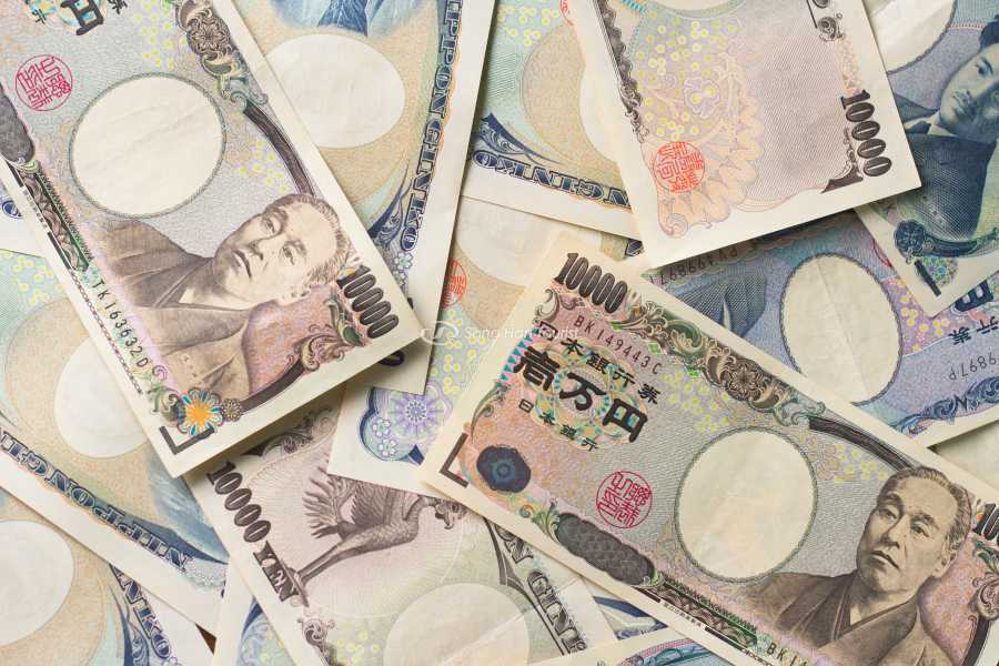 Dùng tiền mặt để mua sắm và ăn uống khi du lịch Nhật Bản