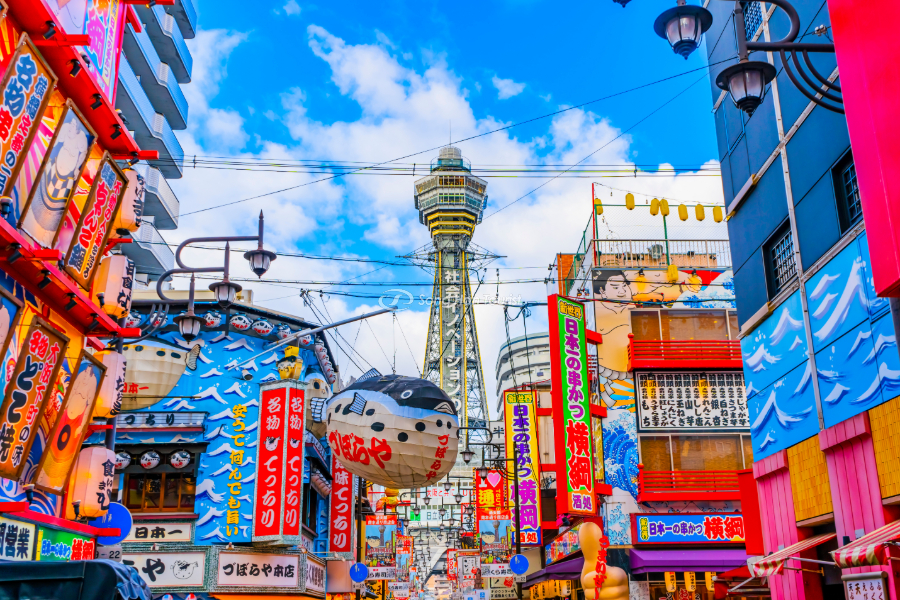 Hình ảnh khu phố đầy màu sắc giữa lòng Osaka