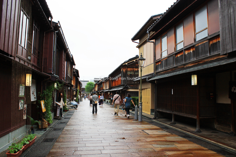 Khu phố cổ vẫn giữ được hình tượng nghệ nhân Geisha 