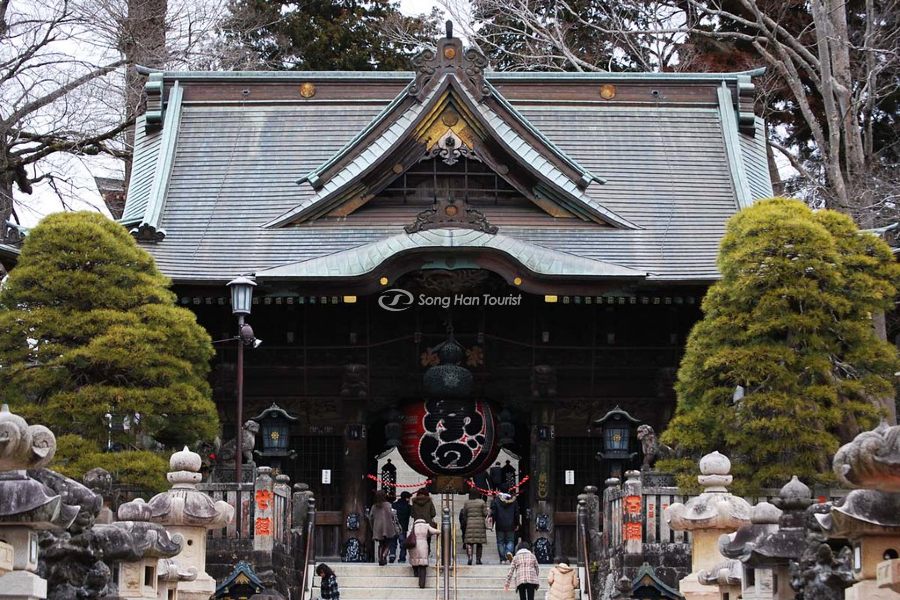 Khung cảnh ngôi đền tâm linh Nhật Bản 