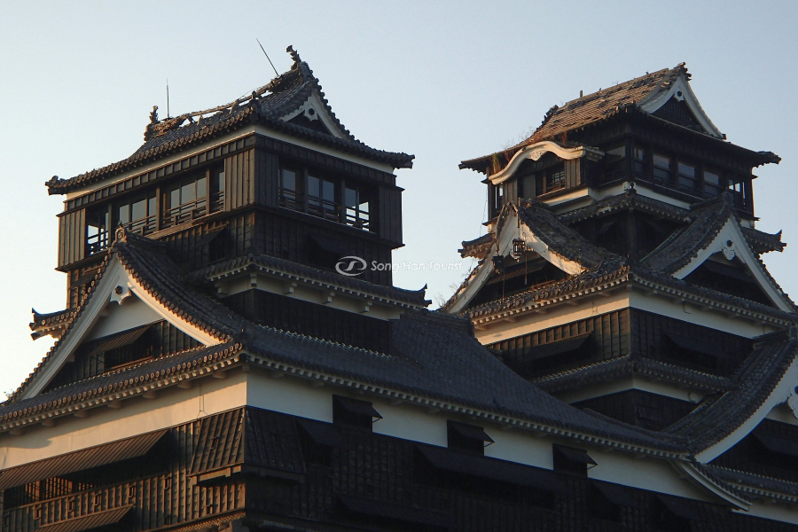 Kumamoto mang dáng vẻ cổ kính của thành trì lâu đời