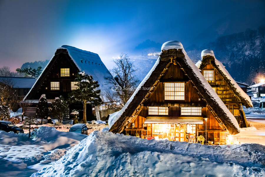 Làng cổ Nhật Bản mùa đông với cảnh tượng đẹp huyền ảo