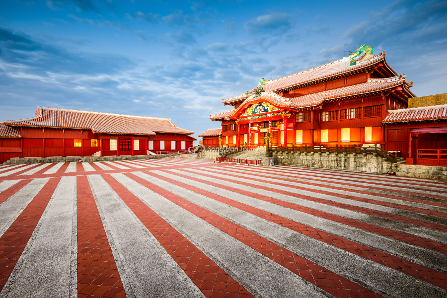 Lâu đài Shuri mang âm hưởng kiến trúc Trung Hoa và Nhật Bản 