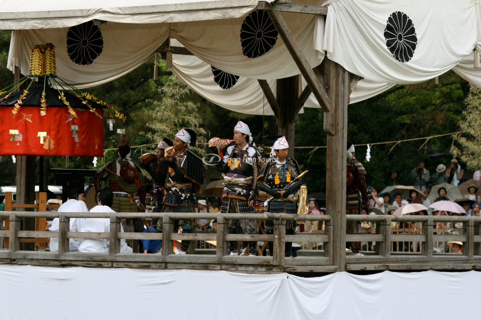 Lễ hội thường niên diễn ra tại đền 