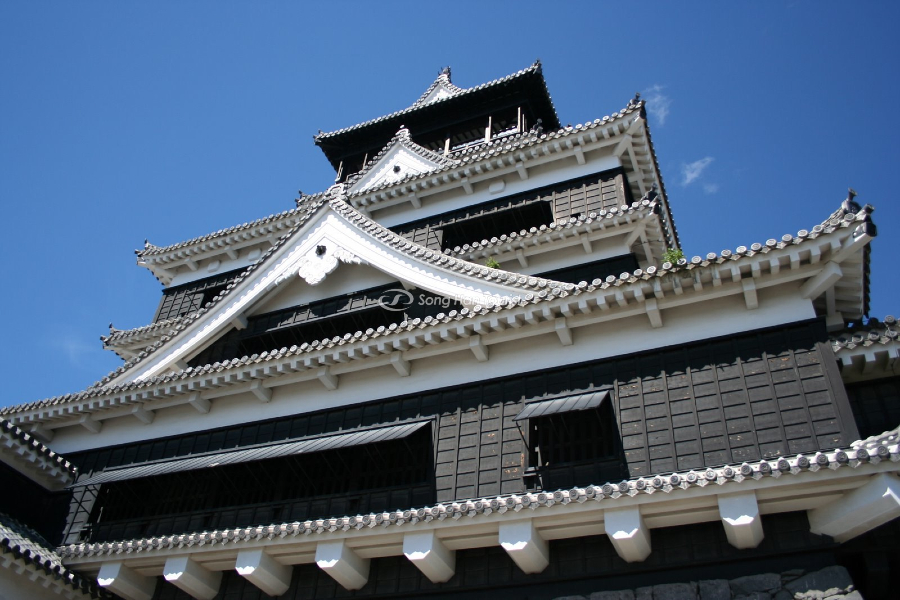 Lối kiến trúc truyền thống được áp dụng khi xây dựng lâu đài 