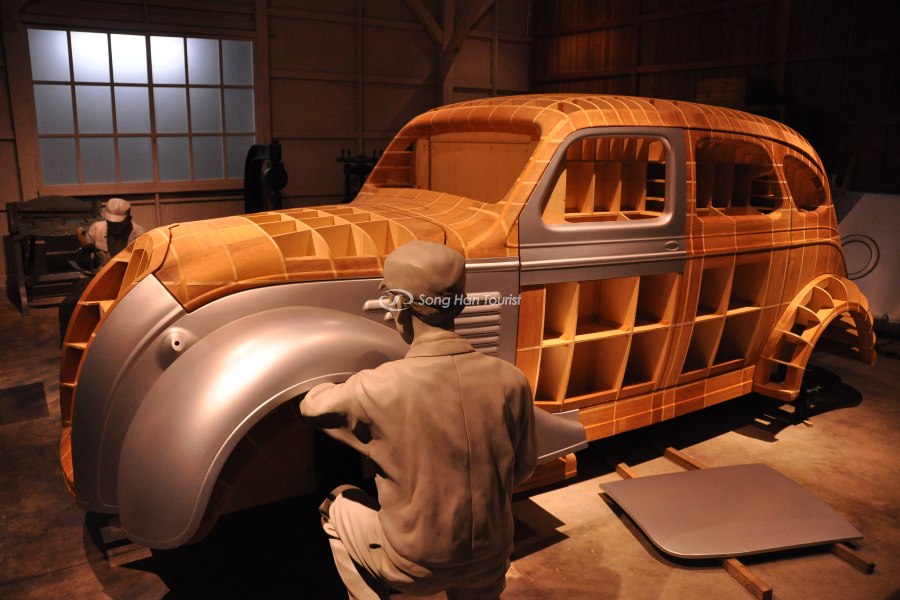 Mô hình lắp ráp xe Toyota tại bảo tàng 