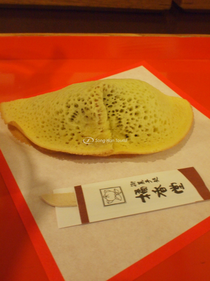 Món bánh đặc trưng của thành phố an toàn và đáng sống nhất Nhật Bản