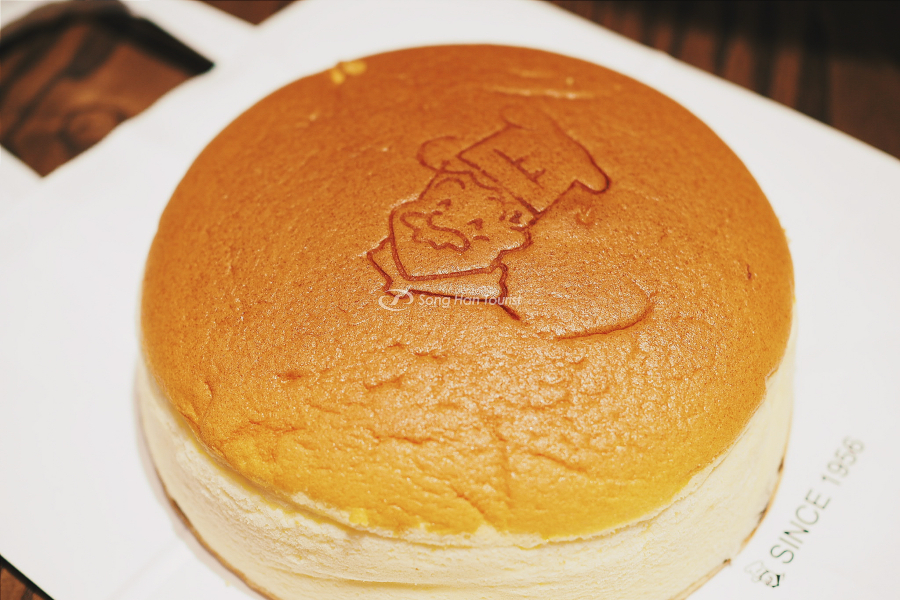Món bánh phô mai hấp dẫn của Rikuro Ojisan 
