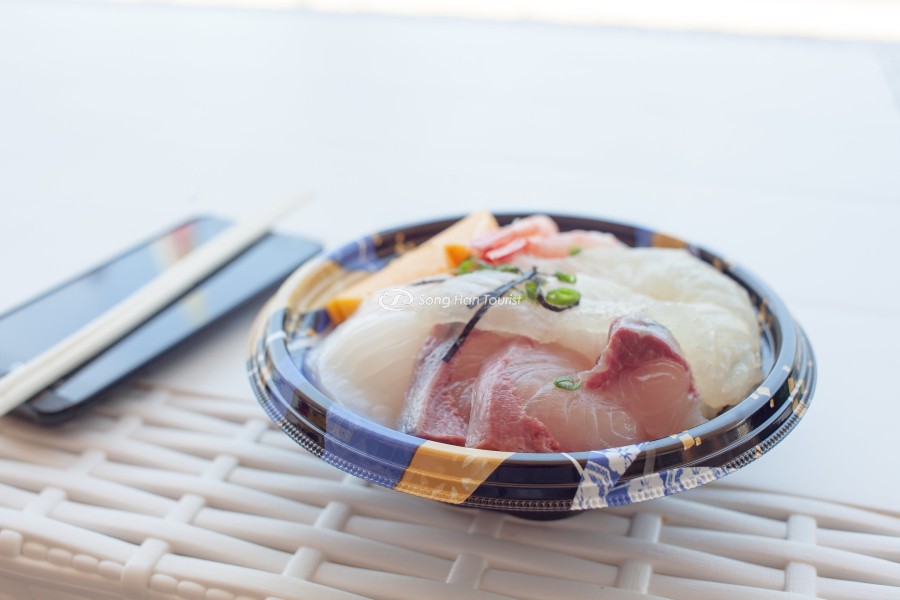 Món hải sản sống ở Nhật được kiểm định chất lượng 