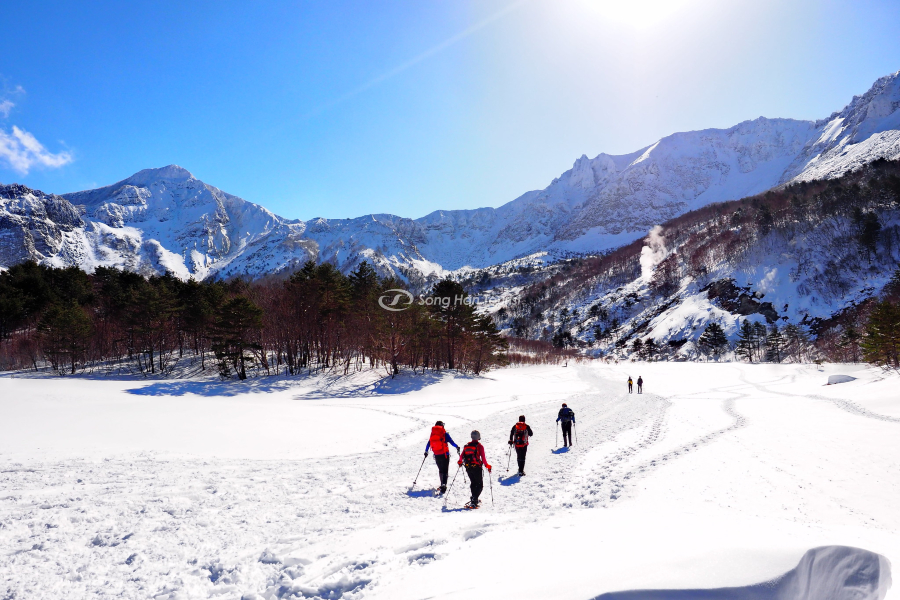 Một số người tham gia Trekking tại núi Bandai mùa đông