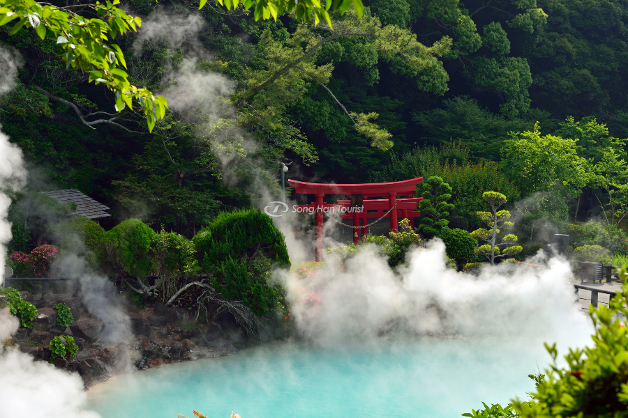 Nước Nhật sở hữu những suối nước nóng tuyệt đẹp