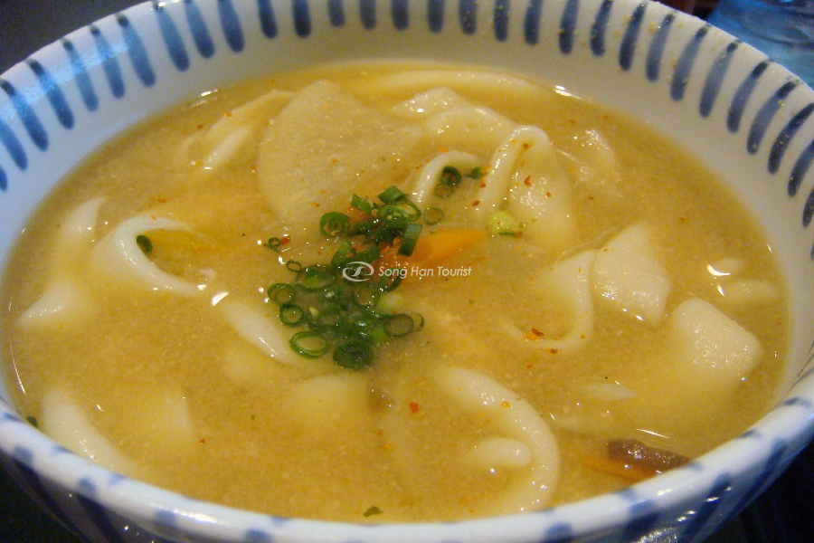 Nước súp truyền thống của Dango Jiru 