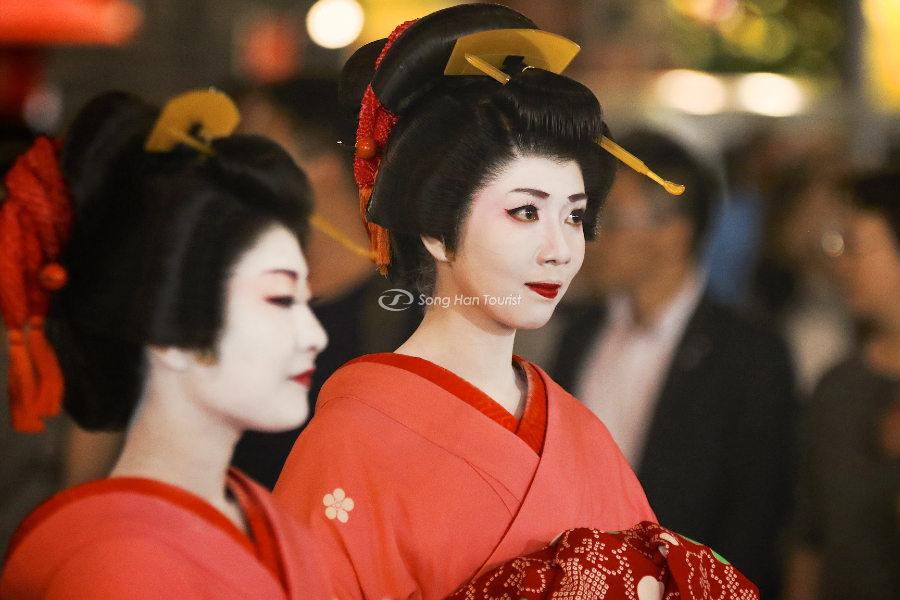 Oiran trong bộ phục trang Kimono xinh xắn 