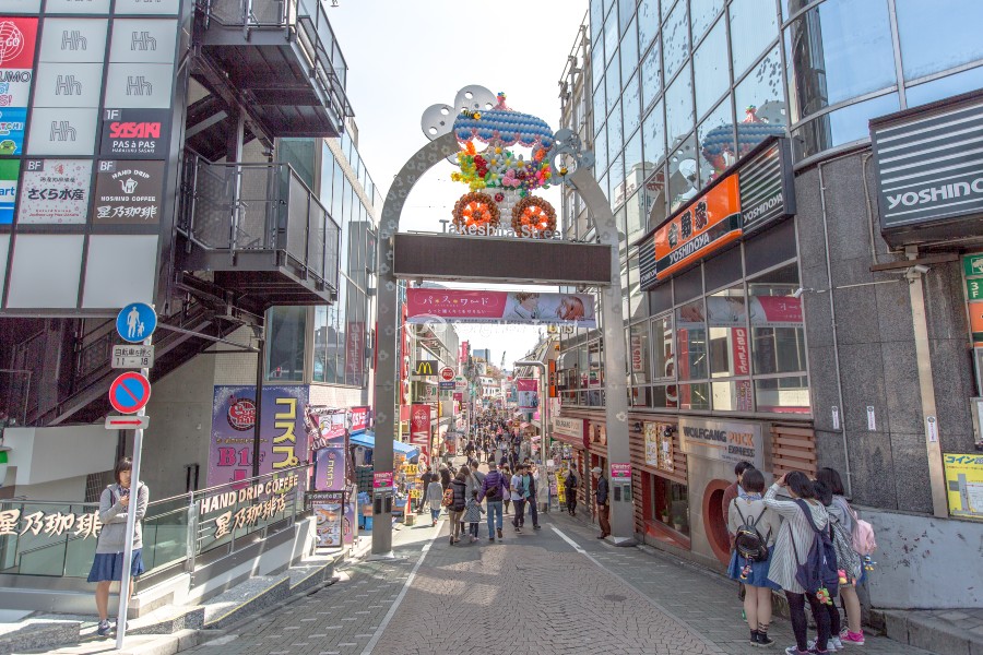 Phố mua sắm Takeshita tại Tokyo thu hút nhiều lượt khách (Nguồn: Internet)