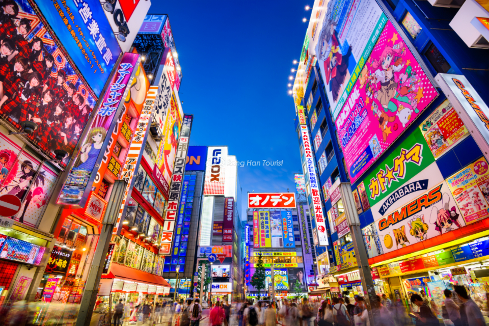 Phố mua sắm tấp nập tại Tokyo 