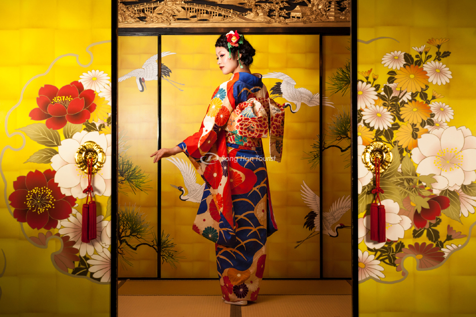 Phục trang Kimono có phần cầu kỳ trong thiết kế