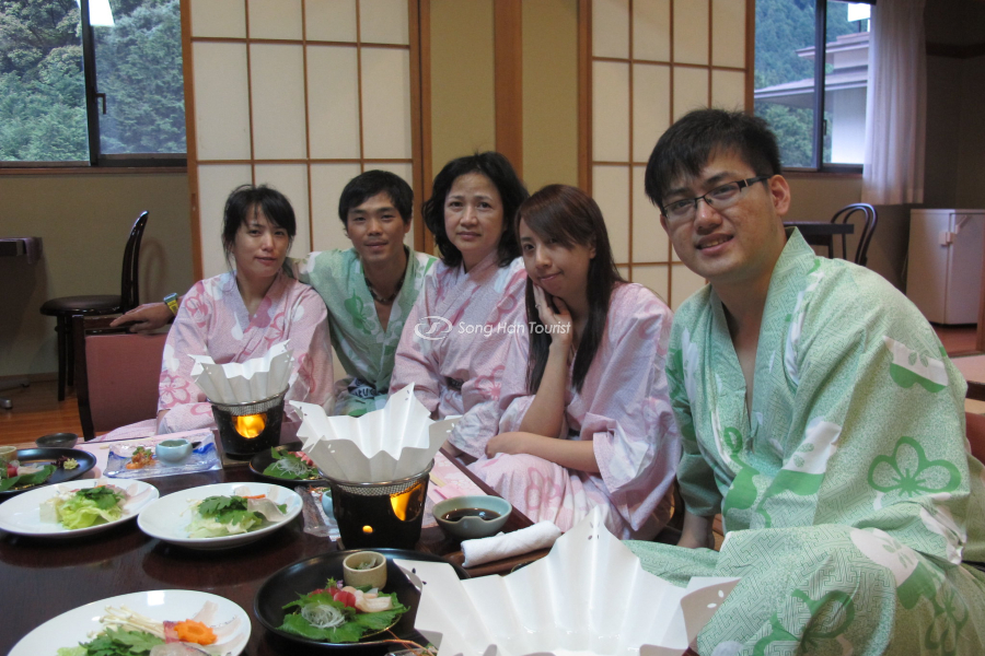 Quán trọ tại Kyoto phục vụ du khách bữa Kaiseki 