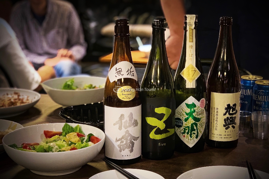 Rượu sake xuất hiện nhiều trên các bàn tiệc