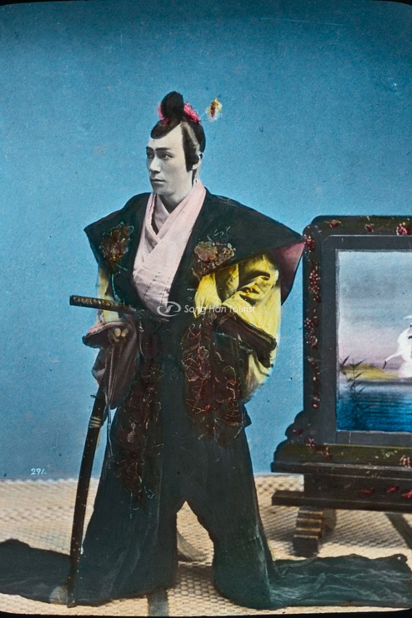 Samurai có sức mạnh và biết cả nghệ thuật trà đạo, thi ca