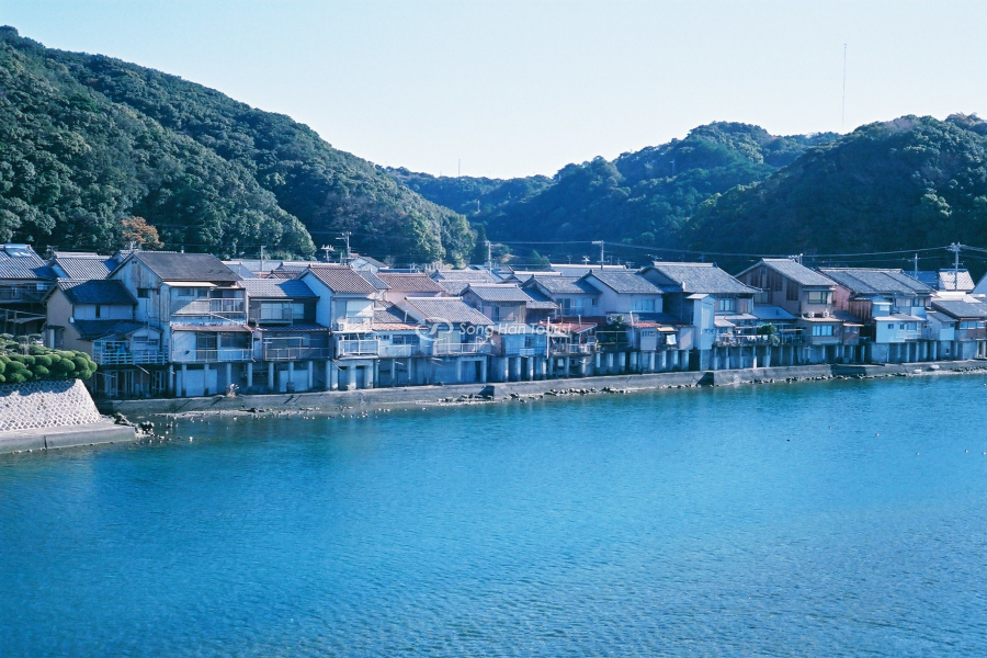 Sông Kozagawa - Nơi nhiều du khách dành thời gian chèo thuyền thưởng cảnh 