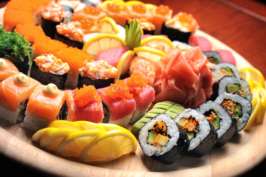 Sushi Nhật Bản với màu sắc đa dạng