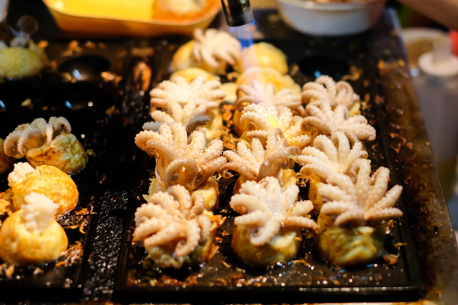 Takoyaki với phần nhân bạch tuộc hấp dẫn