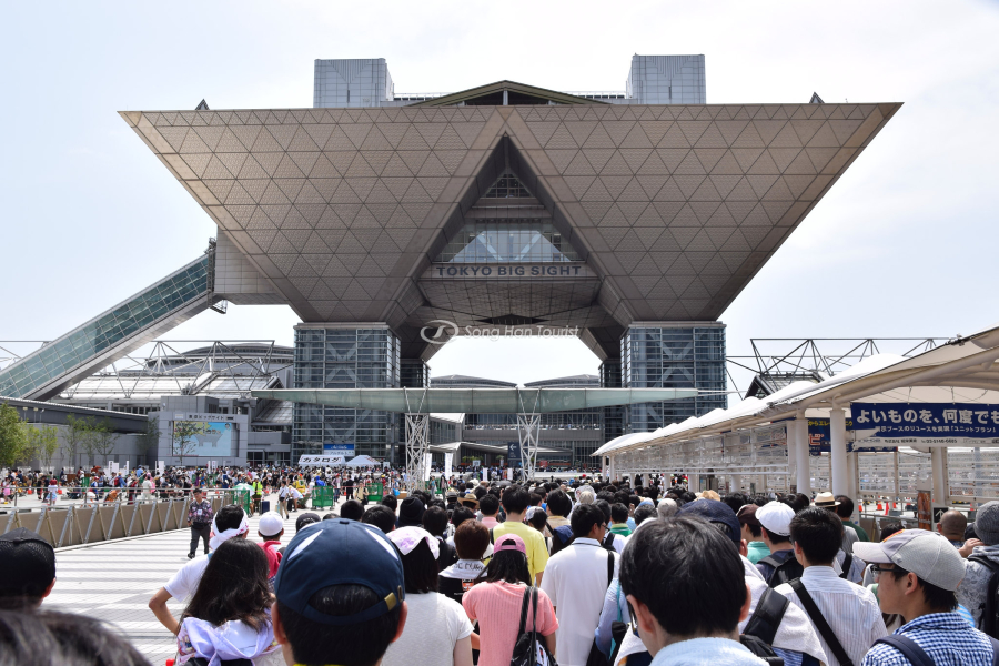 Tokyo Big Sight đón chào đông đảo du khách trong lễ hội Comiket 